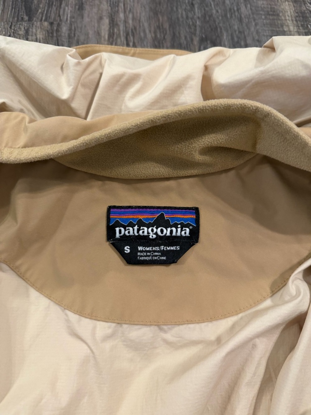 Patagonia Women's Beige Hooded Trench Coat - Picture 2 of 3